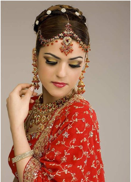 Stunning Inidan Bridal Hairstyle and Makeup