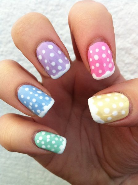 Chic Dotted Nail Desgin Idea