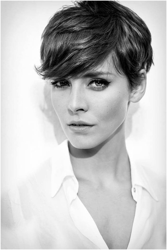 Hairdos for Short Hair: Pixie Haircut with Side Bangs