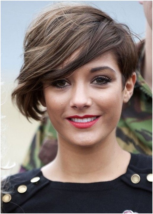 Pixie Haircut for Side Long Bangs: Short Hairdos