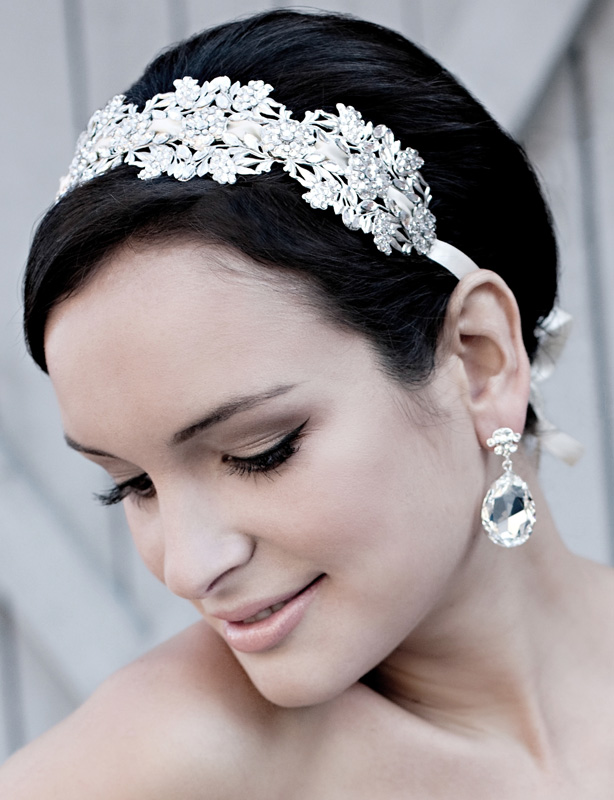 short hairsyle - weddin accessories