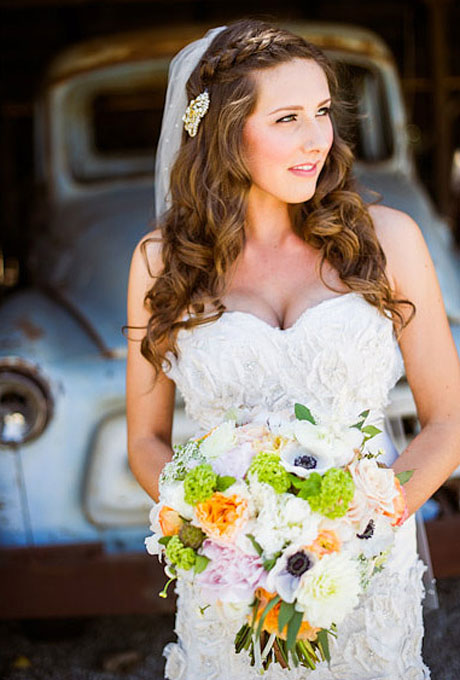 veil wedding hairstyles loose-curls