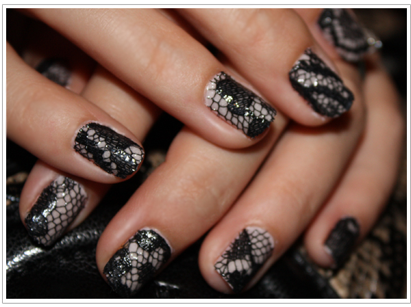 Lace manicure