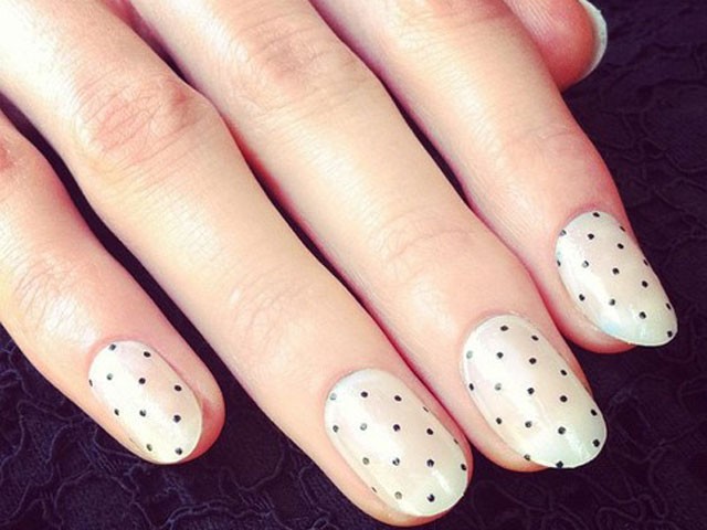 Polka dot manicure