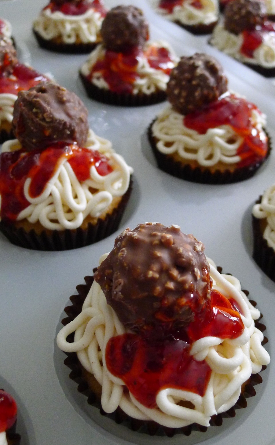 Spaghetti and meatballs cupcakes