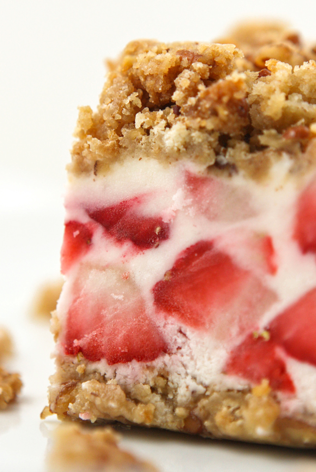 Strawberry crunch cake