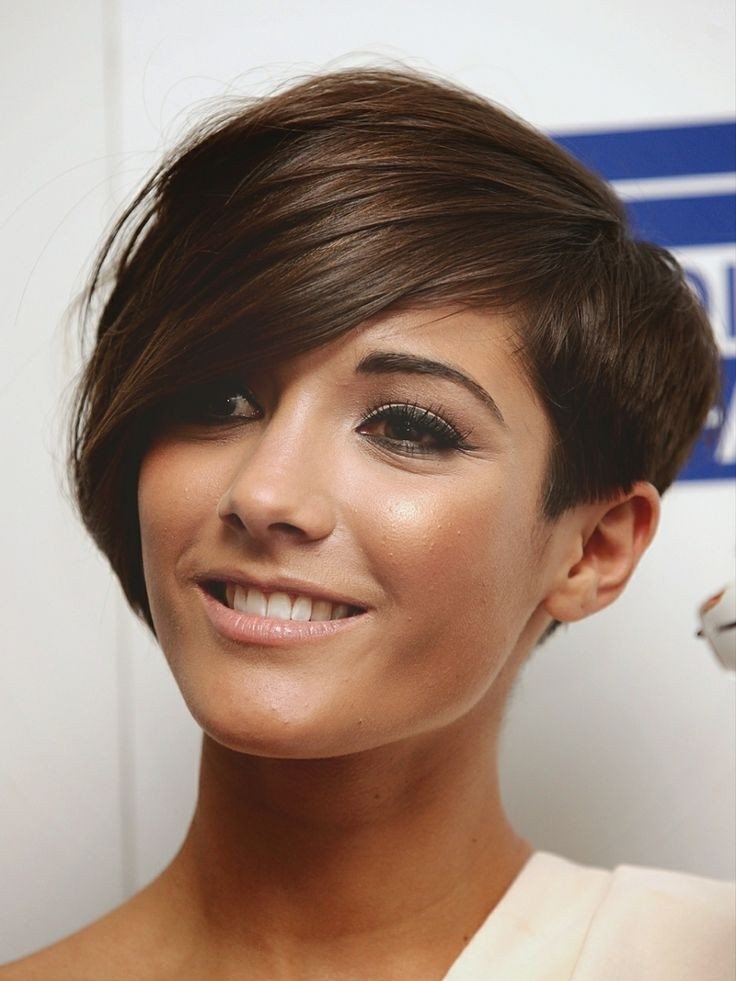 Asymmetrical short bob