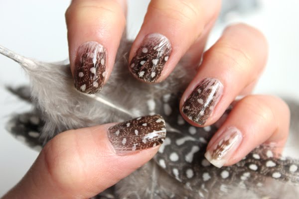 Feather manicure