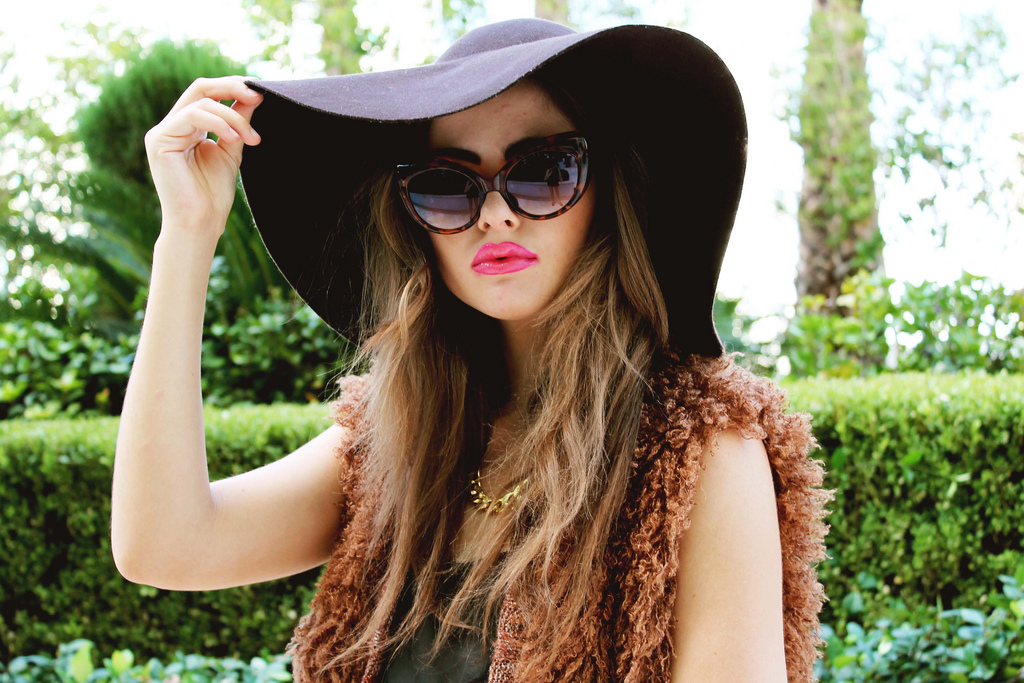 Floppy hat and sunglasses