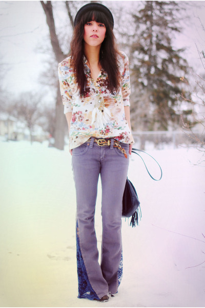 Grey flared jeans and floral top