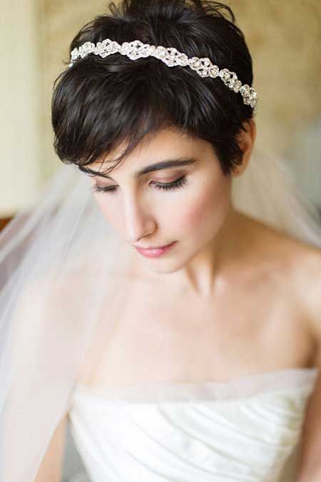 Pixie cut bride