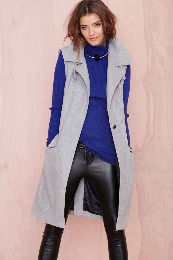 Sleeveless coat