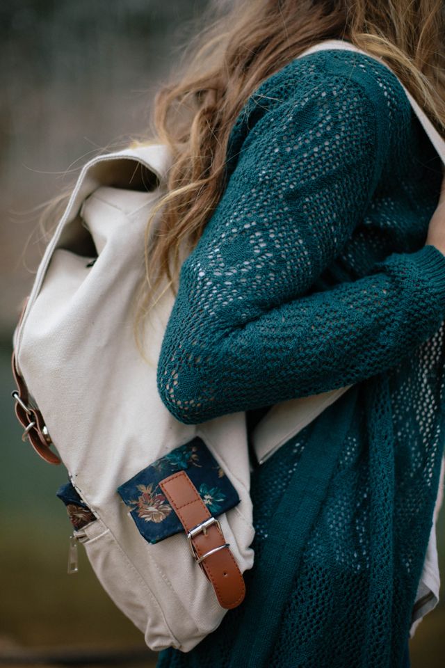 21 Stunning Ways to Wear Teal This Fall