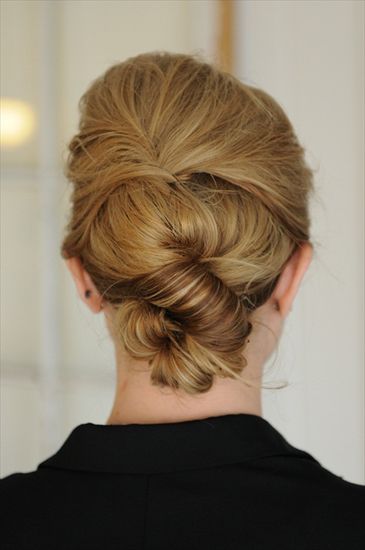 22 Fashionable Ways to Wear a Bun This Fall Season