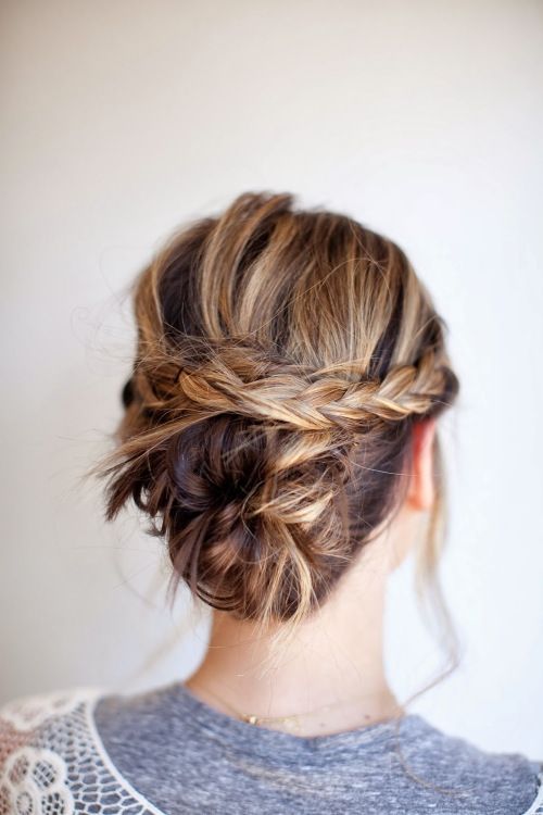 22 Fashionable Ways to Wear a Bun This Fall Season