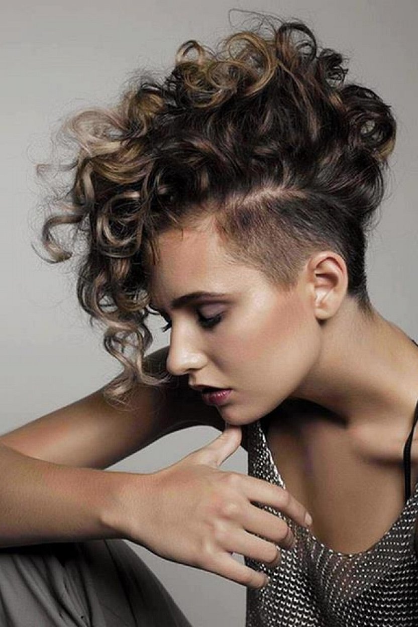 23 Really Cool-Looking Short Hairstyles for Summer