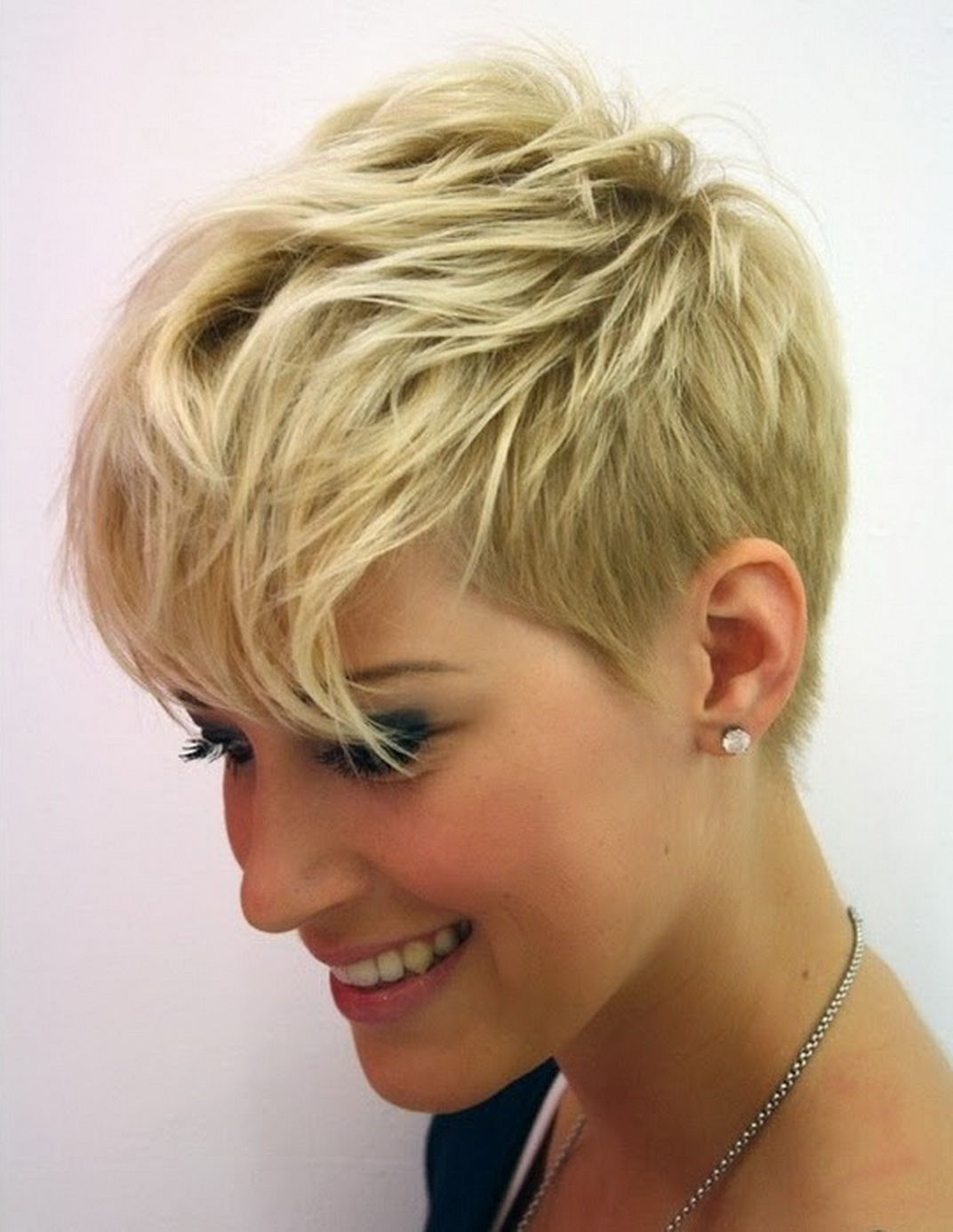 23 Really Cool-Looking Short Hairstyles for Summer