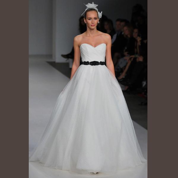 22 Must-See Spring Wedding Dress Trends