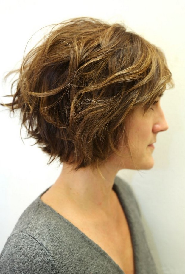 Short Haircuts For Women Wavy Hair