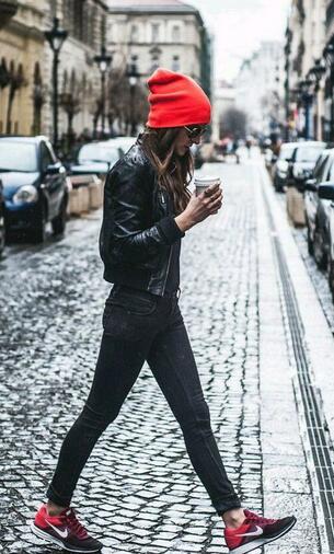 Outfits with outlet red hat