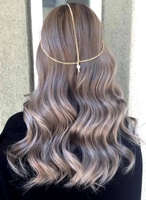 Charming Ash Blonde Wavy Hair with Accessories