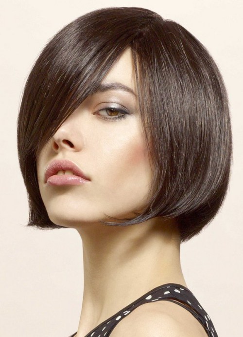 Chic Side-Parted Bob for Thick Hair