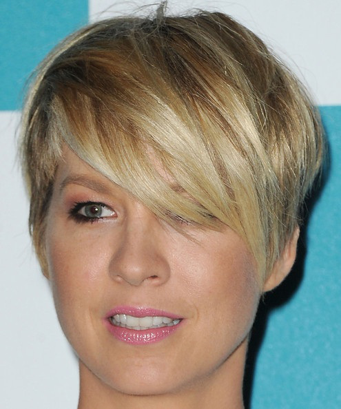 Short Hairstyles Side Bangs