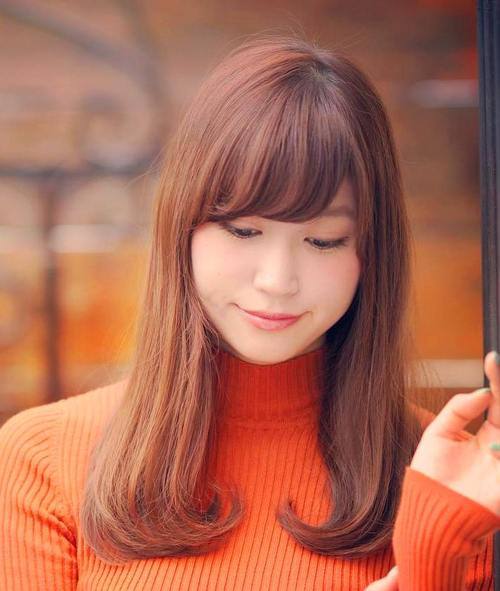 Lovely Auburn Hair with Side Bangs