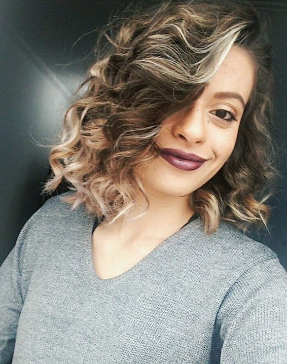 23 Naturally Curly Bob Haircut and Hairstyle Ideas to Try in 2022