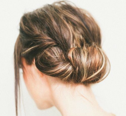 Messy Hairstyle with A Casual Roll
