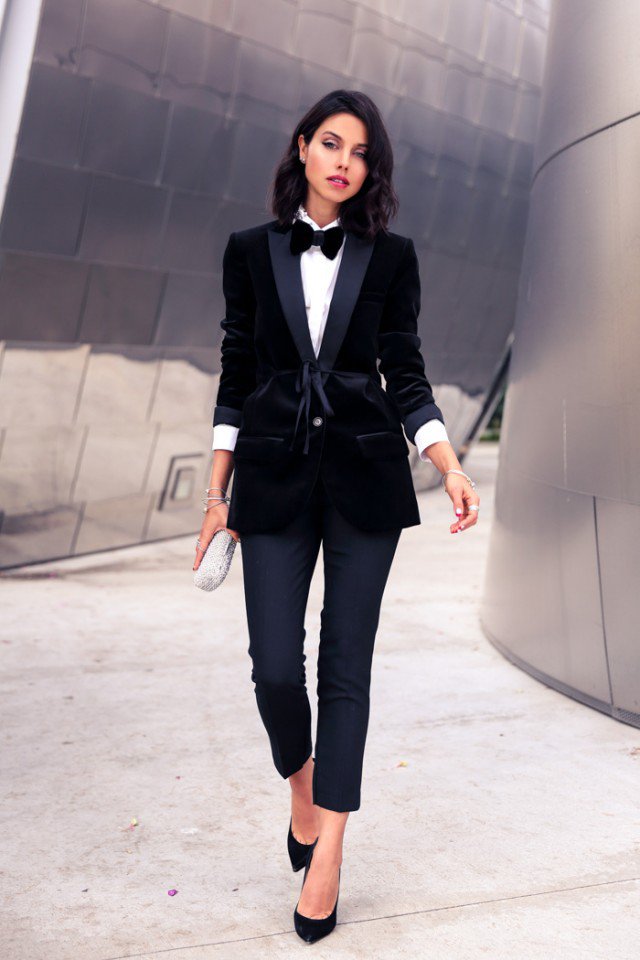 Cool Black Velevet Blazer Outfit