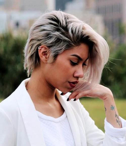 Ideas to Have Sliver and White Highlighted Hair Looks