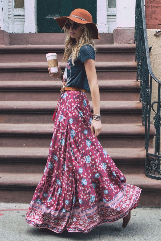 The long maxi skirts are fashionable to wear in summer and they