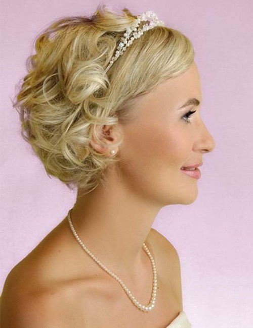 22 Beautiful Wedding Hairstyles for Curly Hair - Styles Weekly