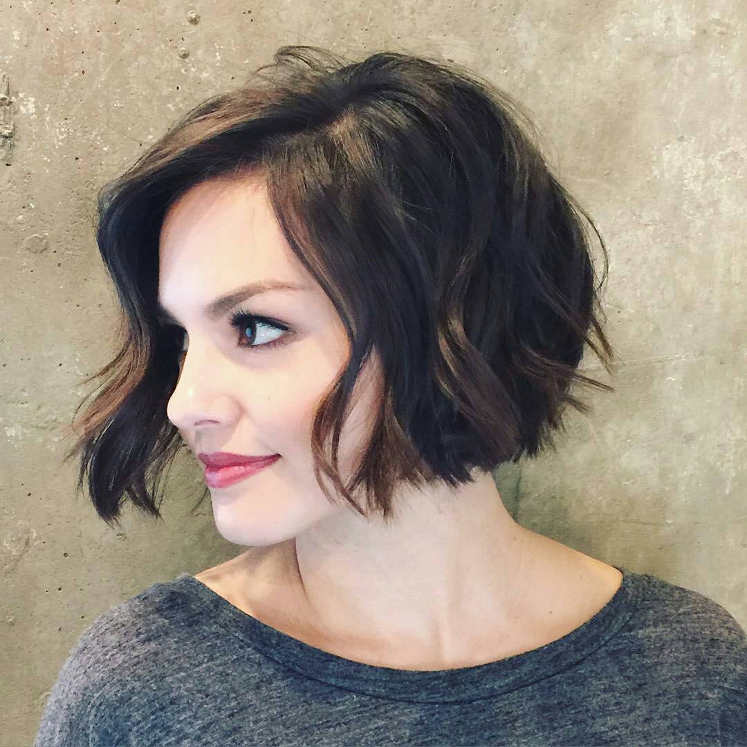 Inverted-Bob-Haircut-For-Wavy-Hair 2017