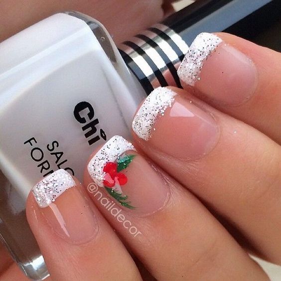 10 Best Easy Holiday Nail Designs for Christmas and New Year Styles