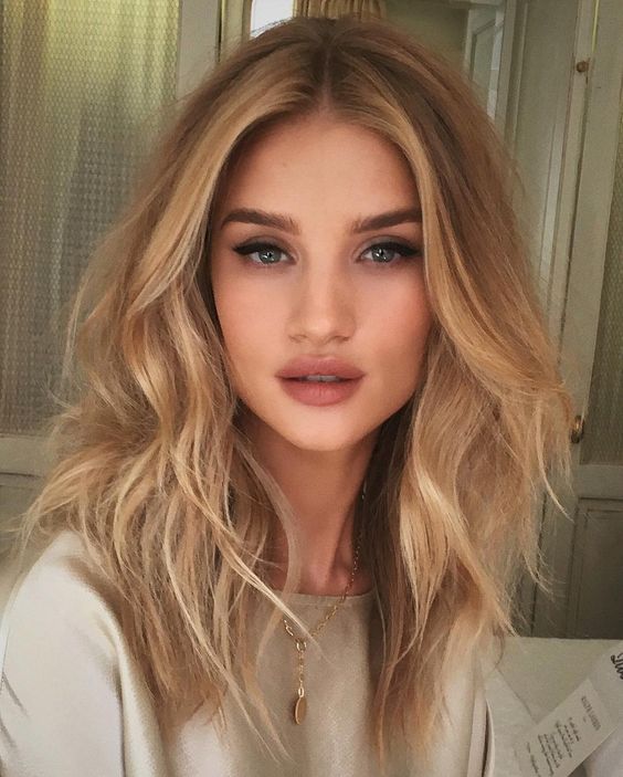 10 Medium Length Blonde Hairstyles 6 