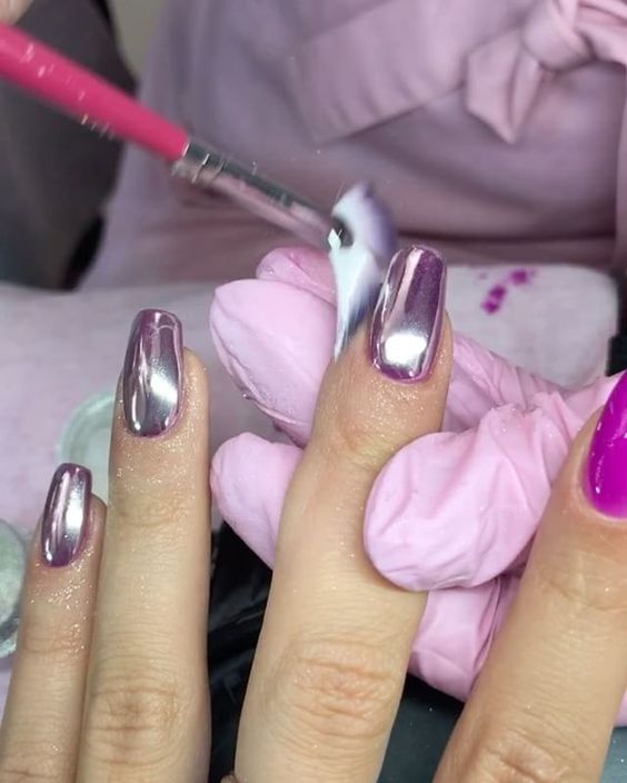 10 Stunning Chrome Nail Ideas