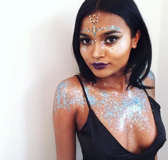 10 Glam and Glittery Makeup Looks