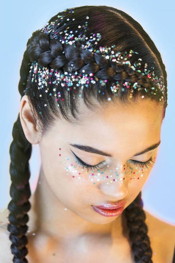 10 Glam and Glittery Makeup Looks