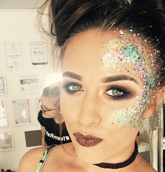 10 Glam and Glittery Makeup Looks