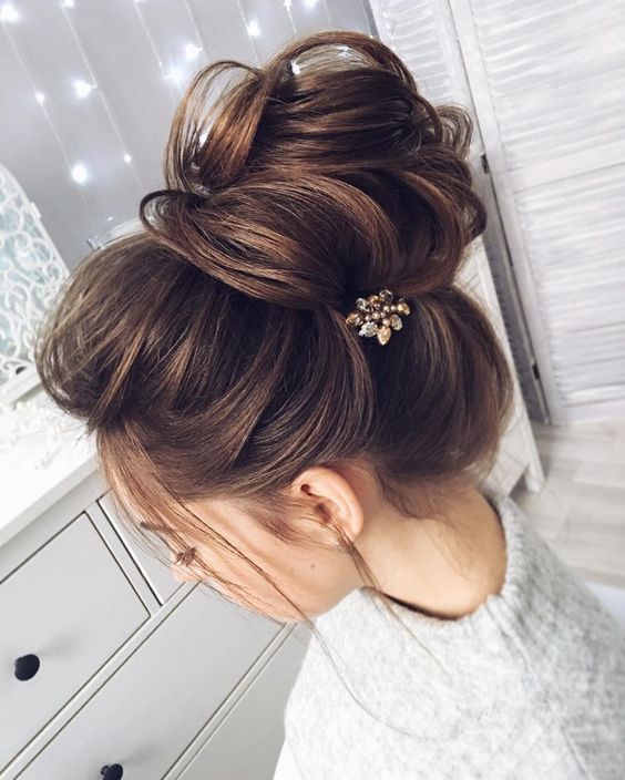 10 Wonderful Messy Bun Hairstyles