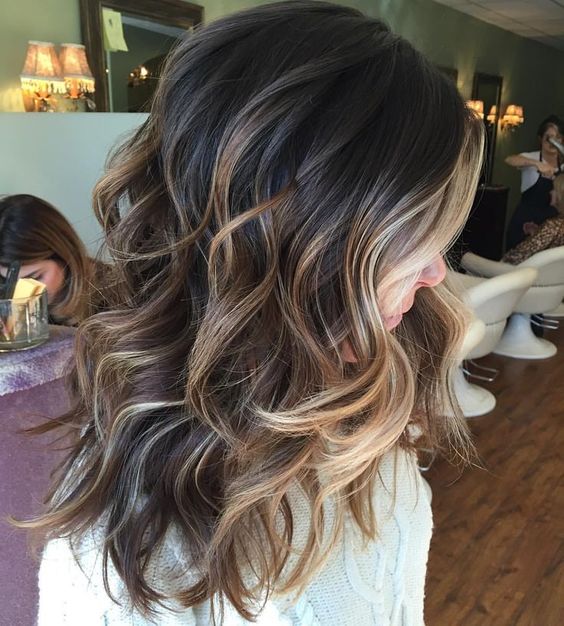 20 Hottest Long & Medium Wavy Hairstyles