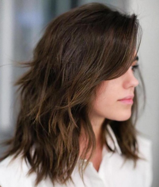 short wavy shaggy haircut