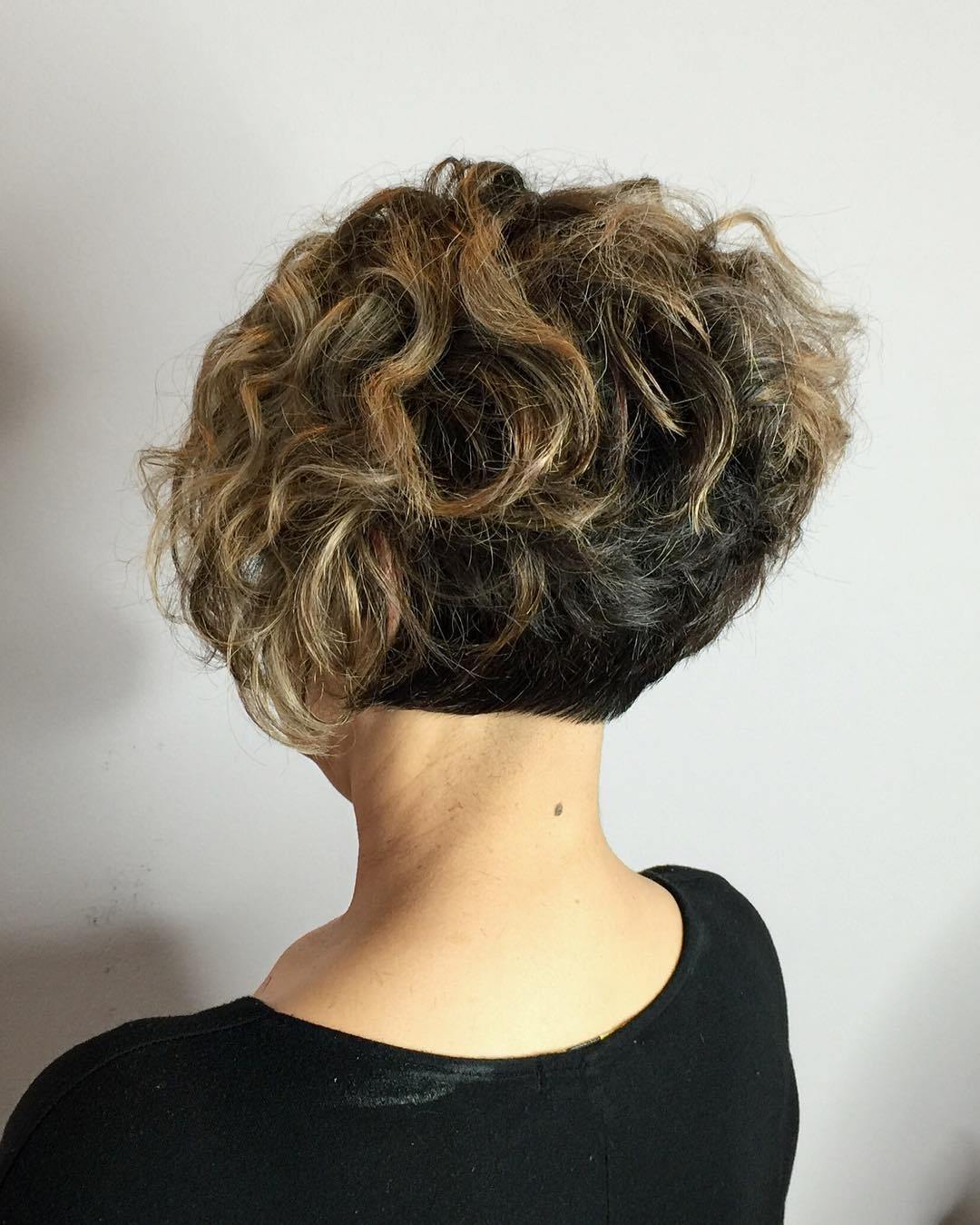 25 Lively Short Haircuts for Curly Hair â€“ Short Wavy Curly Hairstyle