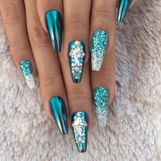 10 Amazing Glitter Nails For Women - Styles Weekly