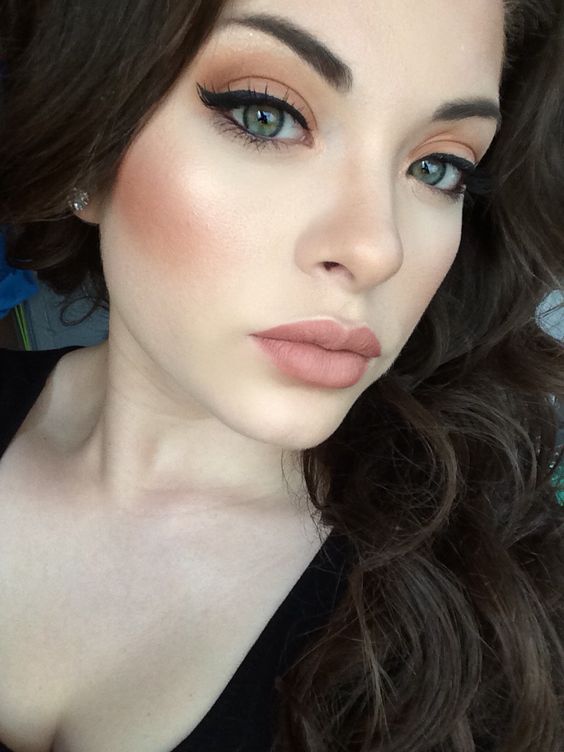 Top 7 Makeup Tips For Women With Pale Skin